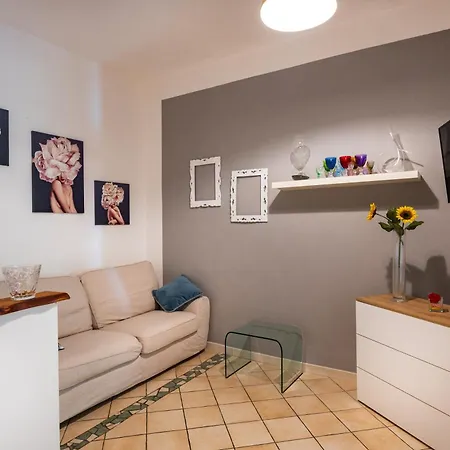 La Casa Di Giuly Apartament *